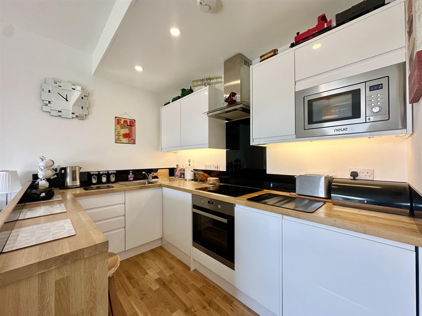 2 bed property in Wickham Avenue, Bexhill-On-Sea